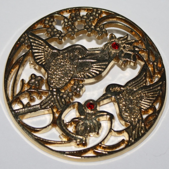 Vintage Jewelry - Gold Hummingbird and ruby brooch Vintage